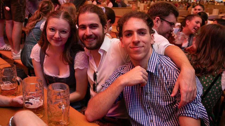 Die Partybilder vom Montag, 11. August, aus dem Festzelt Reisinger. Die Partybilder vom Montag, 11. August, aus dem Festzelt Reisinger.