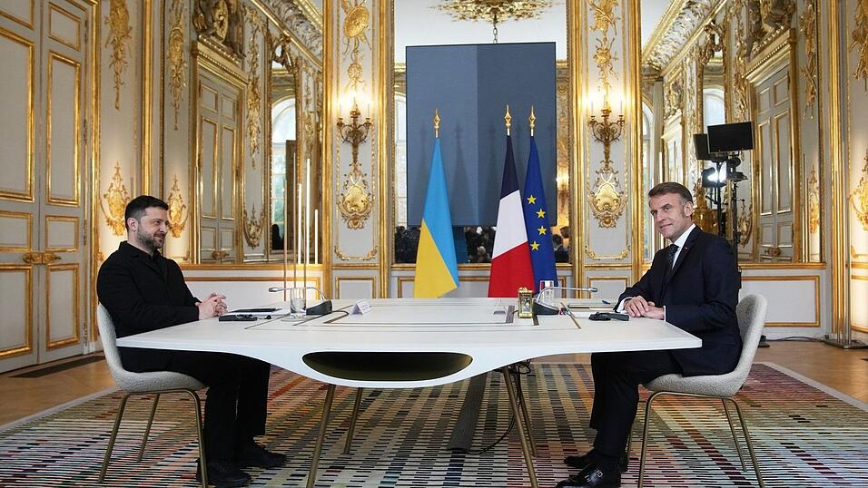 Macron und Selenskyj haben mit Verbündeten über die Gespräche für ein Ende des Krieges in der Ukraine beraten. Macron und Selenskyj haben mit Verbündeten über die Gespräche für ein Ende des Krieges in der Ukraine beraten.