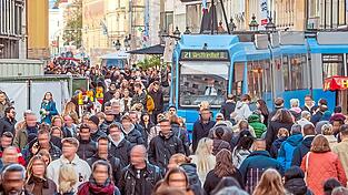 Bitte nicht so voll! Bei einer Befragung fanden Innenstadtbesucher „Menschenmassen“ abschreckend - Platz 1 auf der Negativliste. Bitte nicht so voll! Bei einer Befragung fanden Innenstadtbesucher „Menschenmassen“ abschreckend - Platz 1 auf der Negativliste.