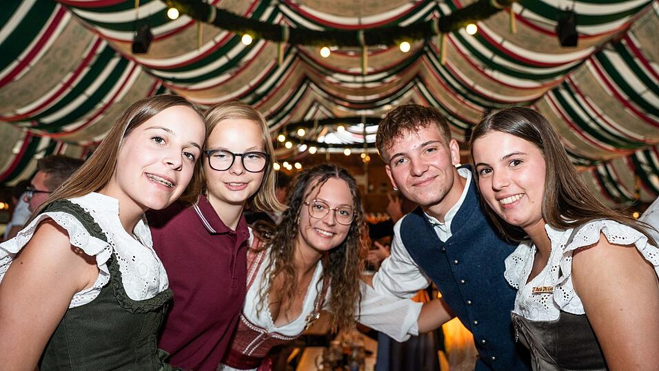 Die Partybilder vom Montag, 17. August, aus dem Festzelt Weckmann. Die Partybilder vom Montag, 17. August, aus dem Festzelt Weckmann.