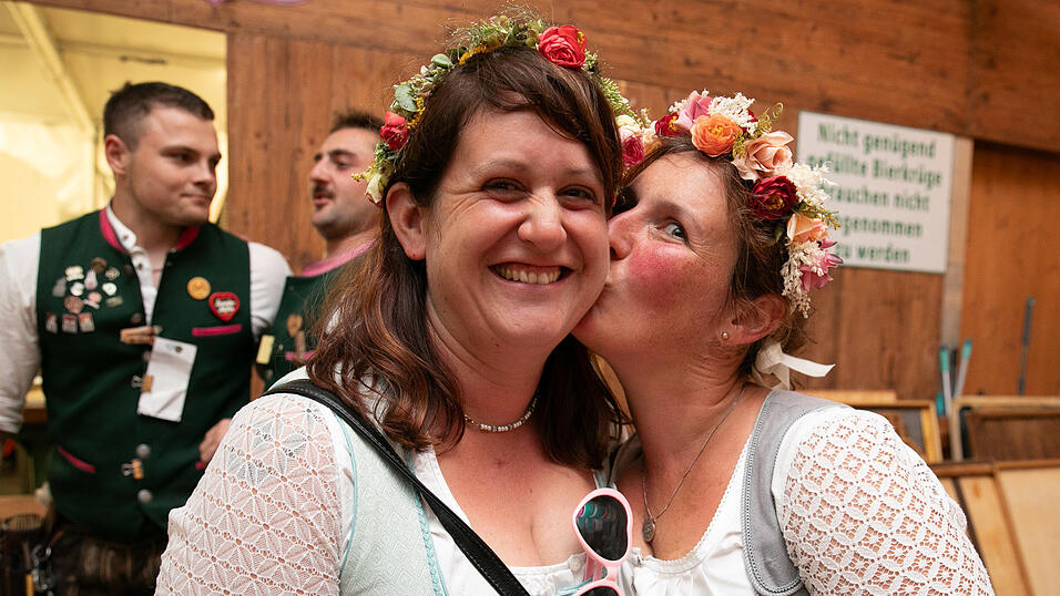 Die Partybilder vom Sonntag, 17. August, aus dem Festzelt Weckmann. Die Partybilder vom Sonntag, 17. August, aus dem Festzelt Weckmann.