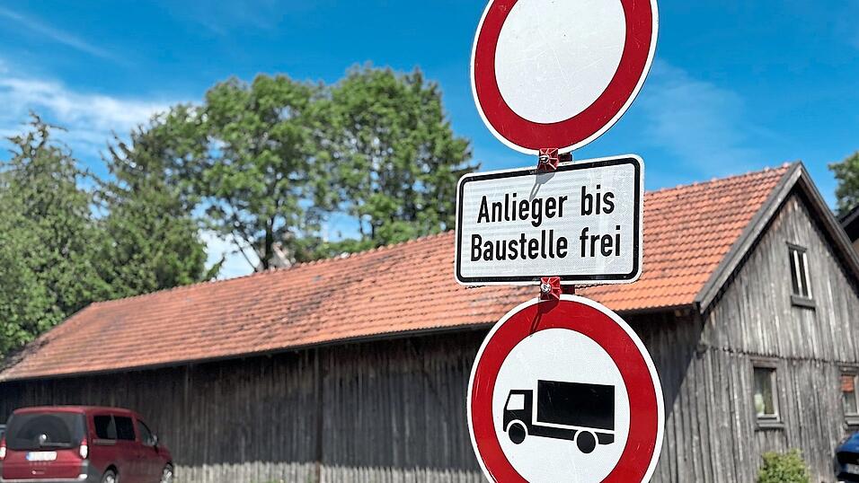 Seit Februar wird die Staatsstraße bei Vilsheim erneuert. Seit Februar wird die Staatsstraße bei Vilsheim erneuert.