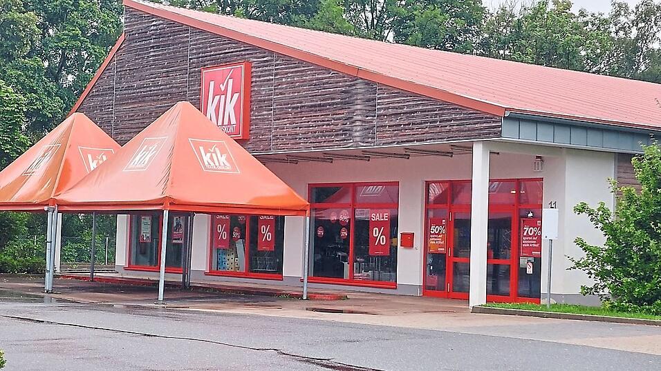 Die vielen Reduziert-Schilder lie&szlig;en nichts Gutes erahnen. Jetzt steht fest: Die KiK-Filiale in Waldm&uuml;nchen macht dicht.