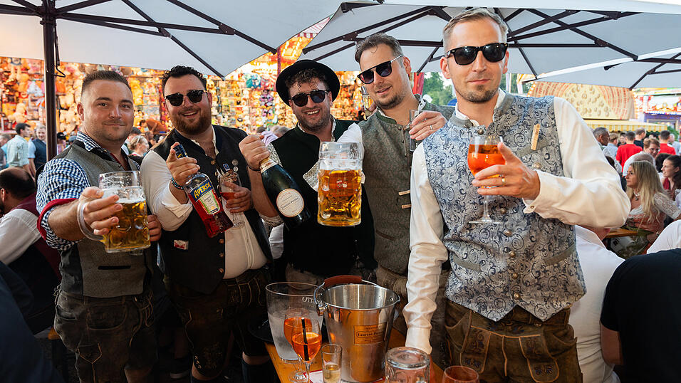 Die Partybilder vom Samstag, 19. August 2023, aus dem Festzelt Krönner. Die Partybilder vom Samstag, 19. August 2023, aus dem Festzelt Krönner.