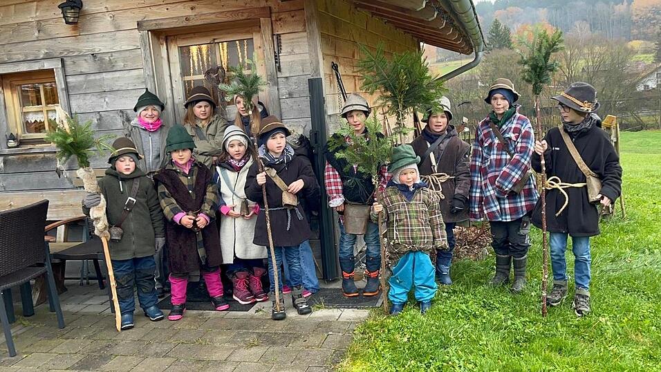 Die kleinen Wolfausläuter vor ihrer Wanderung nach Kollnburg Die kleinen Wolfausläuter vor ihrer Wanderung nach Kollnburg