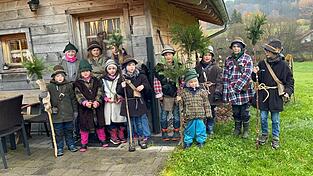 Die kleinen Wolfausläuter vor ihrer Wanderung nach Kollnburg Die kleinen Wolfausläuter vor ihrer Wanderung nach Kollnburg