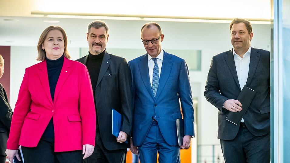 Die Spitzen der Koalition demonstrieren Harmonie. Die Spitzen der Koalition demonstrieren Harmonie.