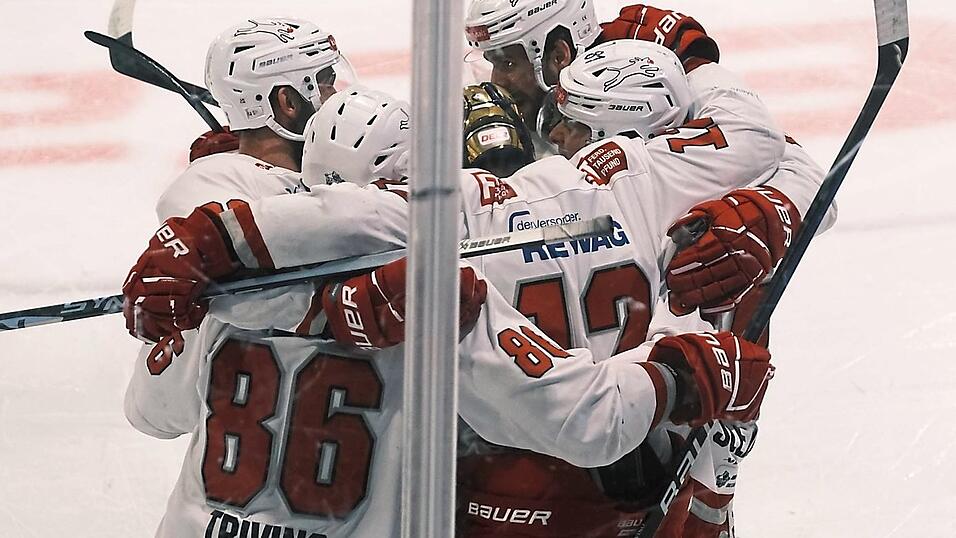 Die Regensburger Eisb&auml;ren haben mit dem Gewinn des Meistertitels allen Grund zum Jubeln.