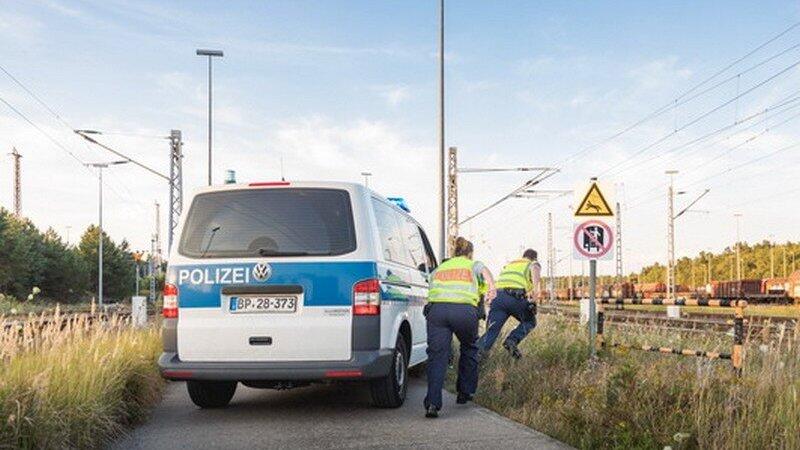 Einatzkräfte der Polizei rückten sofort aus und konnten den Mann stellen. (Symbolbild) Einatzkräfte der Polizei rückten sofort aus und konnten den Mann stellen. (Symbolbild)