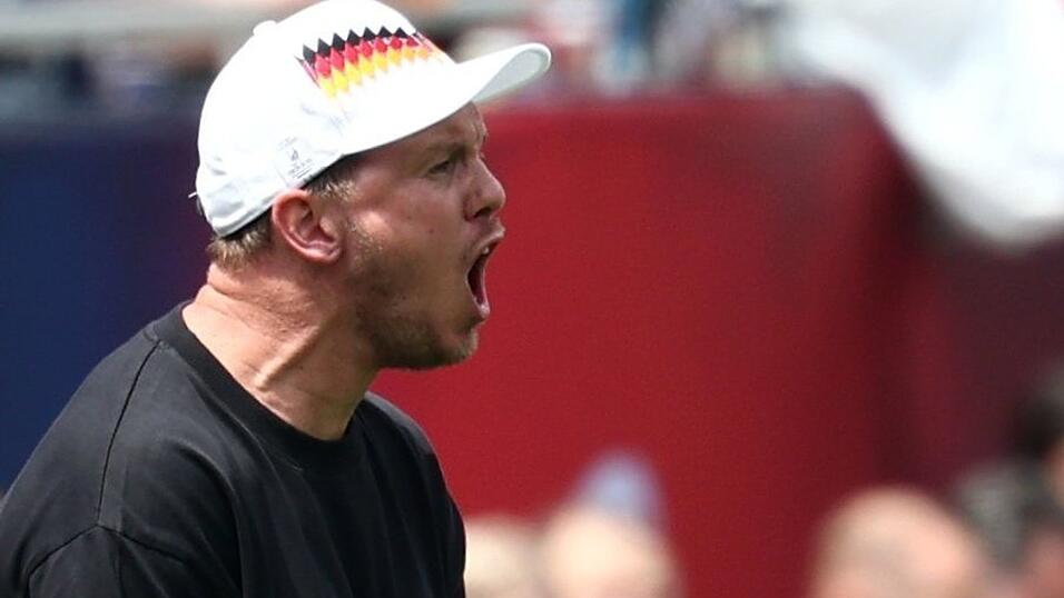 Bundestrainer Nagelsmann gibt lautstarke Anweisungen bei der WM-Generalprobe gegen die USA. Bundestrainer Nagelsmann gibt lautstarke Anweisungen bei der WM-Generalprobe gegen die USA.
