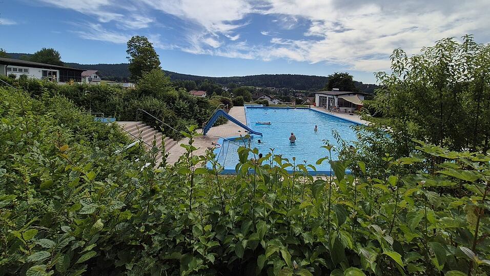 Das Familienfreibad in Grafenwiesen er&ouml;ffnete 1972. Ein F&ouml;rderverein k&auml;mpft f&uuml;r den Erhalt der Freizeiteinrichtung im Bayerischen Wald.