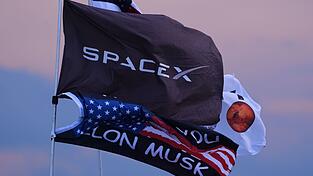 Elon Musk verl&auml;sst sich darauf, dass Anleger im Glauben an k&uuml;nftige Erfolge von SpaceX investieren. (Archivbild)