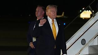 US-Präsident Trump stellt einen noch größeren Truppenabzug aus Europa in Aussicht. US-Präsident Trump stellt einen noch größeren Truppenabzug aus Europa in Aussicht.