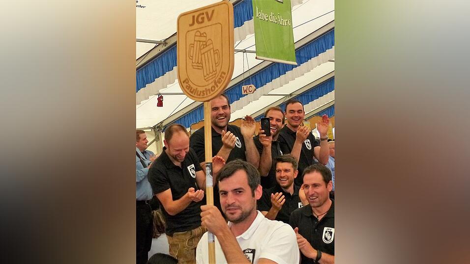 Der Junggesellenverein aus Paulushofen in Oberbayern war in Feierlaune.