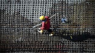 Die Unternehmen in Deutschland wollen dem Ifo zufolge weniger Jobs abbauen