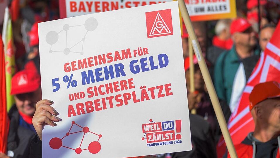 Die erste Aktion startet um Mitternacht. (Symbolfotos)