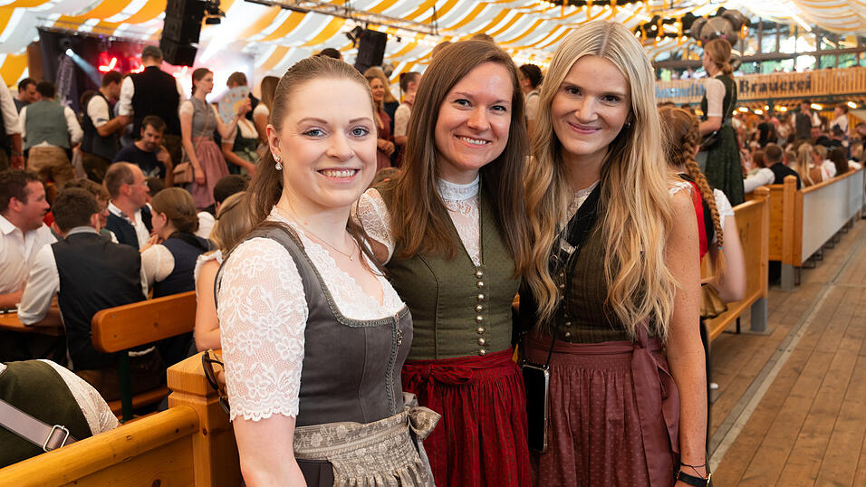 Die Partybilder vom Freitag, 16. August, aus dem Festzelt Nothaft. Die Partybilder vom Freitag, 16. August, aus dem Festzelt Nothaft.