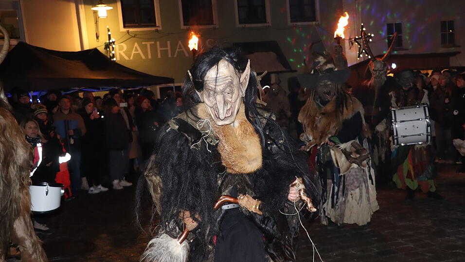 Mehrere hundert Zuschauer verfolgten das eindrucksvolle Spektakel.