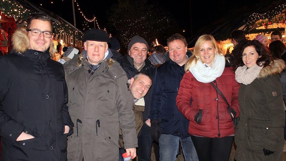 Am Donnerstagabend ist der Landshuter Christkindlmarkt eröffnet worden. Am Donnerstagabend ist der Landshuter Christkindlmarkt eröffnet worden.