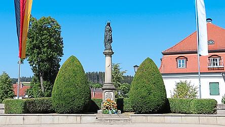 Das Kriegerdenkmal in Mauern, eines der &auml;ltesten in Bayern, wurde im Juni 1871 enth&uuml;llt.