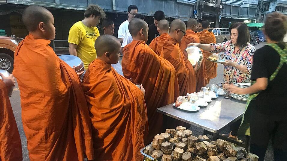 Mönche werden in Thailand tief verehrt. (Symbolbild) Mönche werden in Thailand tief verehrt. (Symbolbild)