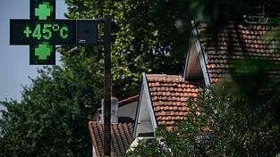 Vielfach steigen die Temperaturen in Frankreich weit über 40 Grad.