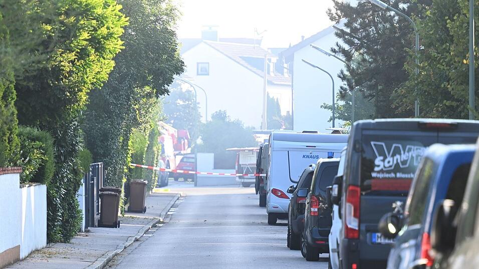 Ein Großbrand und Explosionsgeräusche haben für einen Großeinsatz gesorgt - mit weitreichenden Folgen.
