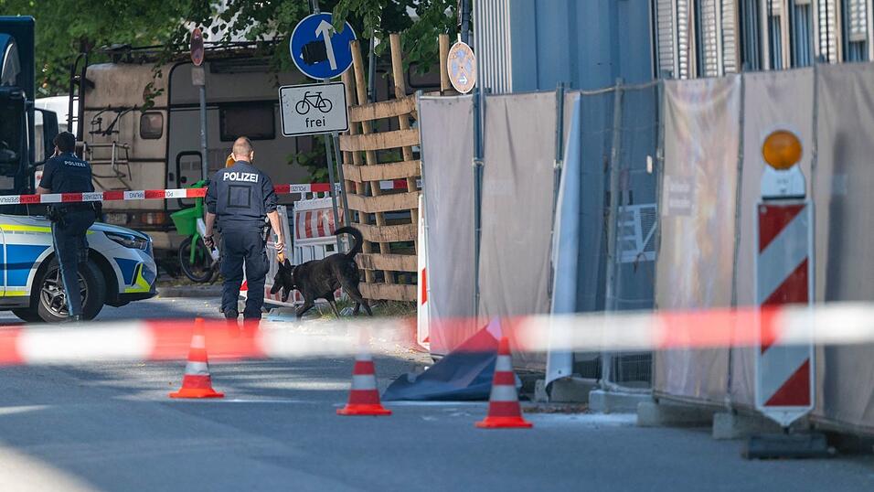 Nach einer Brandattacke auf eine Baustelle sind zwei Verd&auml;chtige gefasst worden.