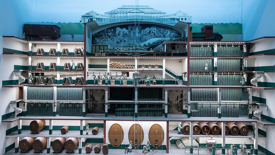 Ein Modell der Kellereir&auml;ume &uuml;ber dem sieben Stockwerken tiefen Weinkeller der Henkell Freixenet-Sektkellerei. (Archivbild)