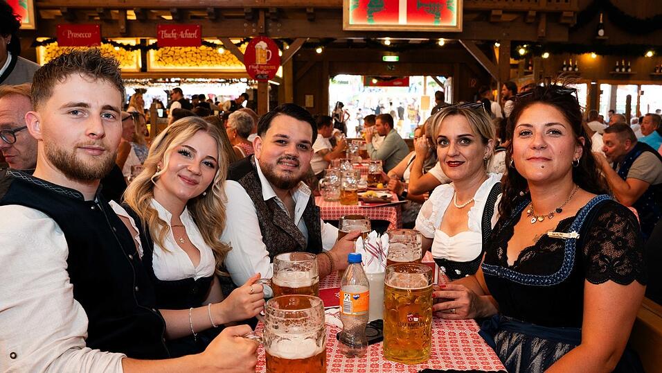 Die Partybilder vom Freitag, 14. August, aus dem Festzelt Krönner. Die Partybilder vom Freitag, 14. August, aus dem Festzelt Krönner.
