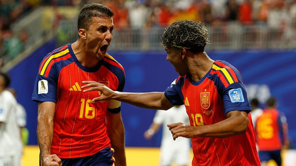 Spaniens Weltmeister Rodri und Lamine Yamal. (Archivbild) Spaniens Weltmeister Rodri und Lamine Yamal. (Archivbild)