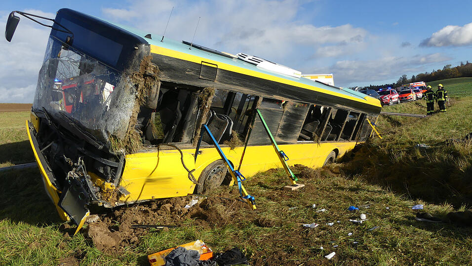Ein Schulbusunfall hat sich am Mittwoch in der Gemeinde Laberweinting ereignet.