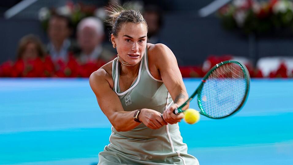 Tennisstar Aryna Sabalenka aus Belarus darf k&uuml;nftig wieder unter eigener Flagge antreten. (Archivbild)