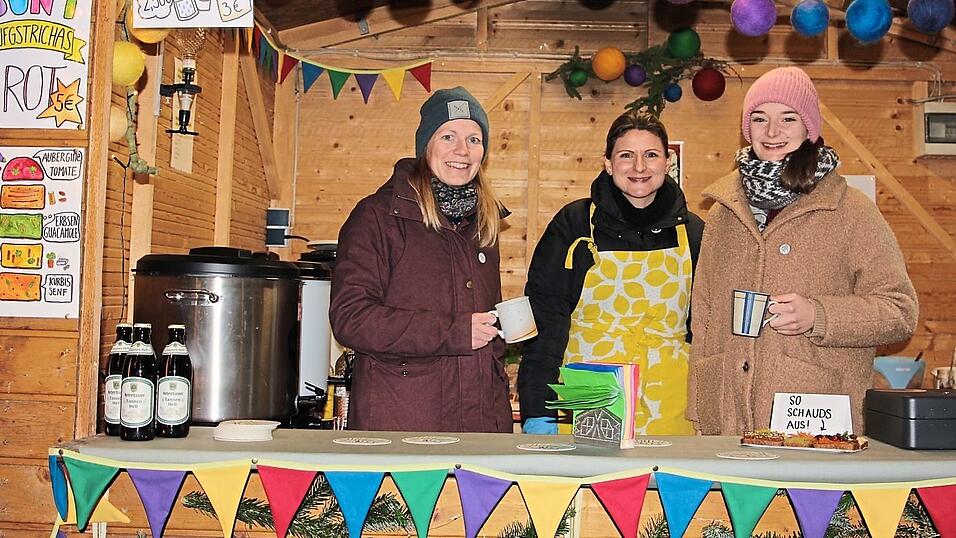 Bunt eingeschenkt: Speisen und Getränke kamen gut an. Bunt eingeschenkt: Speisen und Getränke kamen gut an.