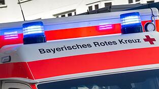 Die Rettungskräfte können nur noch den Tod der Frau feststellen. (Symbolbild) Die Rettungskräfte können nur noch den Tod der Frau feststellen. (Symbolbild)