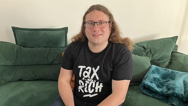 Johannes Spielbauer (31) bringt mühelos politisches Engagement, christliche Werte und Punkmusik unter einen Hut. Der Rechtsanwalt schreibt gerade an seiner Doktorarbeit und kandidiert für 'Die Linke'.