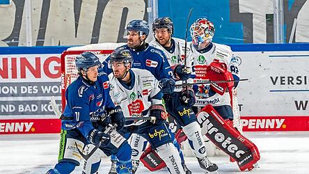 Um gegen die defensivstarken Iserlohn Roosters zum Torerfolg zu kommen, mussten Nick Halloran und Justin Scott vor dem Gehäuse von Andreas Jenike am Freitagabend Schwerstarbeit verrichten. Um gegen die defensivstarken Iserlohn Roosters zum Torerfolg zu kommen, mussten Nick Halloran und Justin Scott vor dem Gehäuse von Andreas Jenike am Freitagabend Schwerstarbeit verrichten.