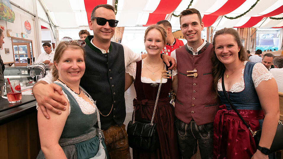 Die Partybilder vom Sonntag, 10. August, aus dem Festzelt Greindl. Die Partybilder vom Sonntag, 10. August, aus dem Festzelt Greindl.
