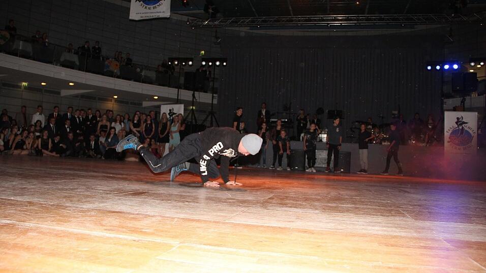Die Bilder vom Abschlussball der Tanzschule Seidel in der Fraunhofer-Halle am 28. November. Die Bilder vom Abschlussball der Tanzschule Seidel in der Fraunhofer-Halle am 28. November.
