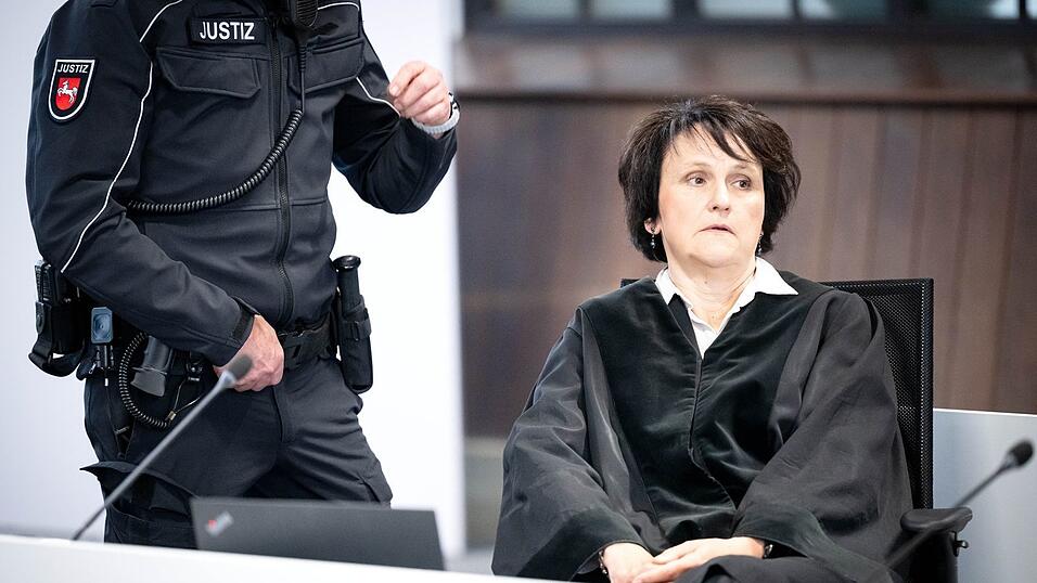 Die Staatsanw&auml;ltin h&auml;lt an dem Vorwurf des versuchten Mordes fest.