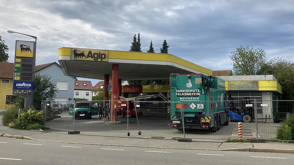Auf dem Areal der Agip-Tankstelle an der Heerstra&szlig;e in Straubing hat der R&uuml;ckbau begonnen.