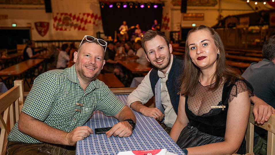 Die Partybilder vom Sonntag, 16. August, aus dem Festzelt Greindl. Die Partybilder vom Sonntag, 16. August, aus dem Festzelt Greindl.