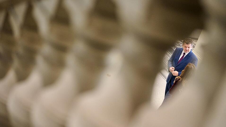 Wie isoliert ist Sachsen-Anhalts geschäftsführender Ministerpräsident Sven Schulze (CDU) in der eigenen Partei? (Archivfoto) Wie isoliert ist Sachsen-Anhalts geschäftsführender Ministerpräsident Sven Schulze (CDU) in der eigenen Partei? (Archivfoto)