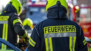 Am Dienstagmorgen ist bei Passau ein Bauernhof in Flammen gestanden. (Symbolbild)