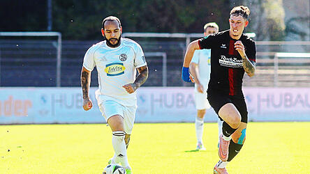 Retter in der Not: SVL-Fl&uuml;gelflitzer Dominik Wei&szlig; (links) sorgte mit seinem Treffer zum 2:2 in der Nachspielzeit daf&uuml;r, dass die &bdquo;Spiele&ldquo; wenigstens einen Z&auml;hler aus Bad K&ouml;tzting mit nach Hause nahm.