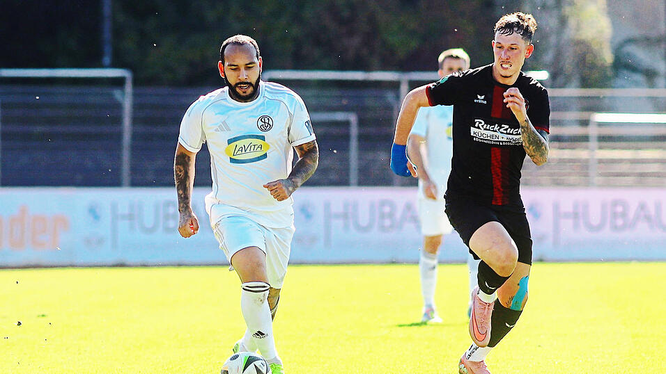 Retter in der Not: SVL-Fl&uuml;gelflitzer Dominik Wei&szlig; (links) sorgte mit seinem Treffer zum 2:2 in der Nachspielzeit daf&uuml;r, dass die &bdquo;Spiele&ldquo; wenigstens einen Z&auml;hler aus Bad K&ouml;tzting mit nach Hause nahm.