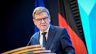 Johann Wadephul forderte in seiner Rede bei der Adenauer Konferenz das Einstimmigkeitsprinzip teils durch qualifizierte Mehrheiten zu ersetzen.