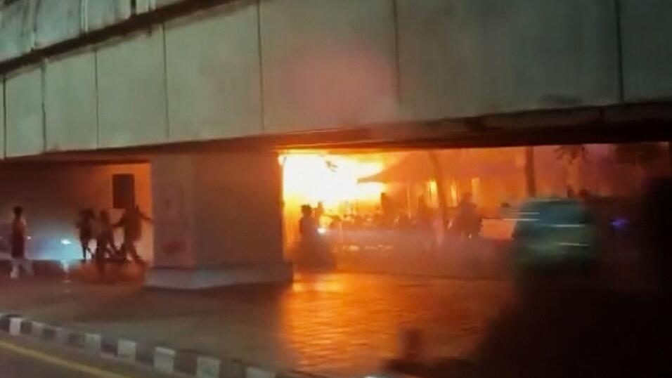 In dem Meer aus Flammen und Qualm kamen Dutzende Menschen ums Leben. In dem Meer aus Flammen und Qualm kamen Dutzende Menschen ums Leben.