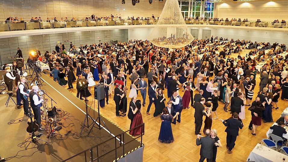 Am 10. Februar bleiben die Lichter beim 24. B&auml;ckerball in der Fraunhoferhalle aus.