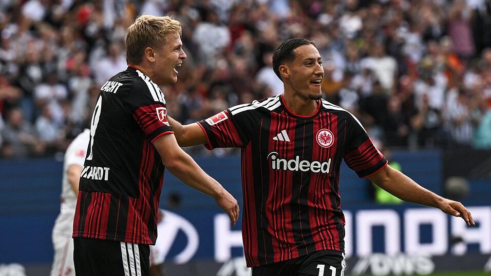 Younes Ebnoutalib und Jonathan Burkardt schossen sich für Jürgen Klopp warm. Younes Ebnoutalib und Jonathan Burkardt schossen sich für Jürgen Klopp warm.